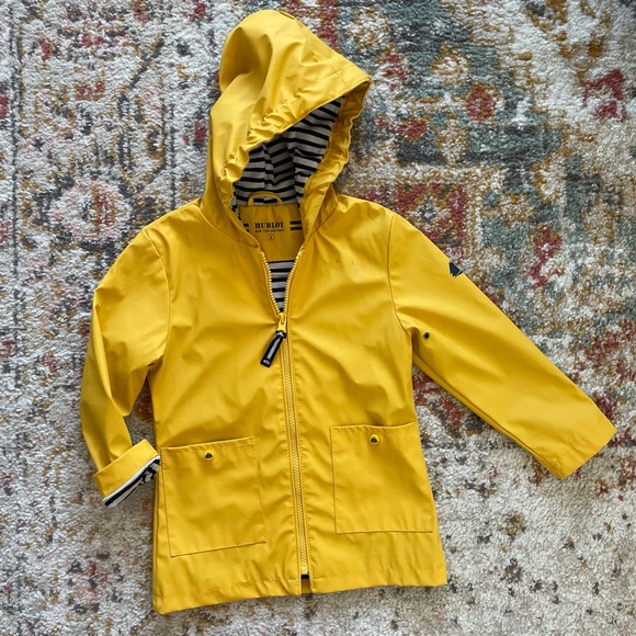 Kids 4 to 5t super cute raincoat. - Picture 1 of 6